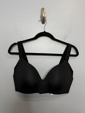 LE MYSTERE wireless molded black bra size 36D